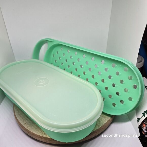 Tupperware Jade Green Container and Cheese Grater 2 cup w/Lid - Picture 2 of 3